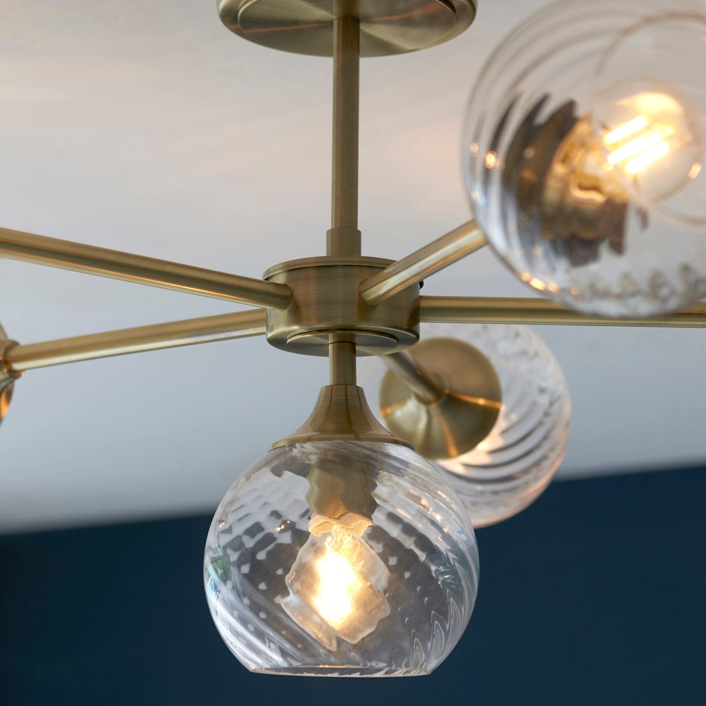 TwistLume | Semi-inbouwplafondlamp met 6 lampen en gedraaid glas
