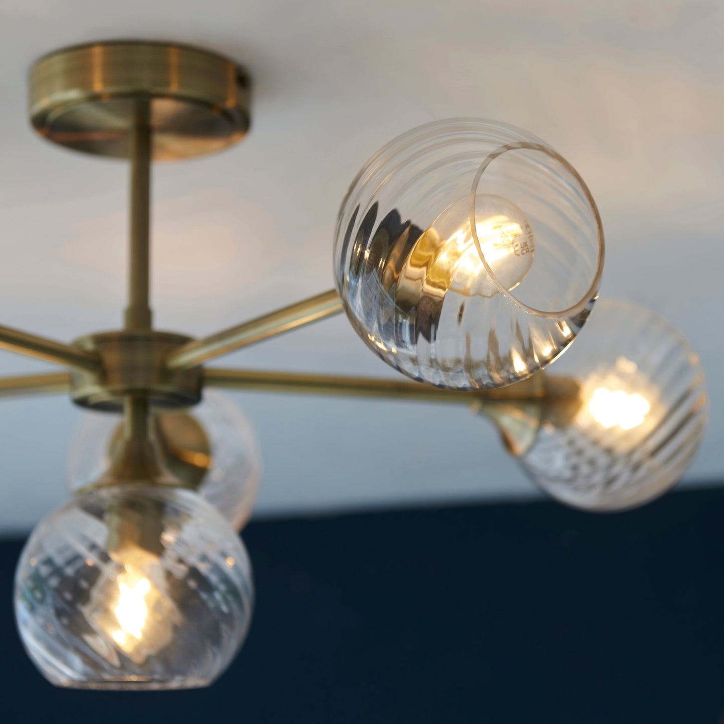 TwistLume | Semi-inbouwplafondlamp met 6 lampen en gedraaid glas