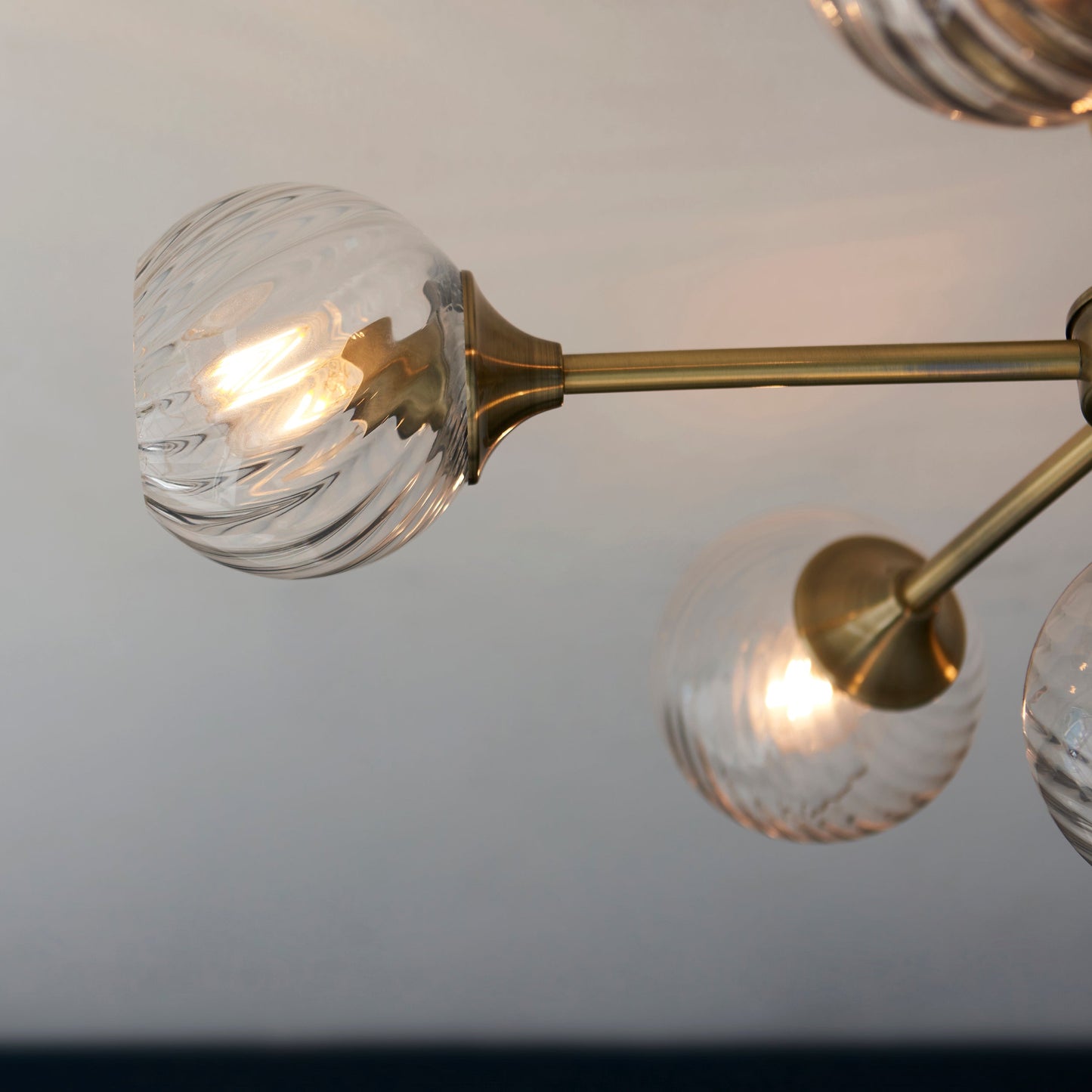 TwistLume | Semi-inbouwplafondlamp met 6 lampen en gedraaid glas