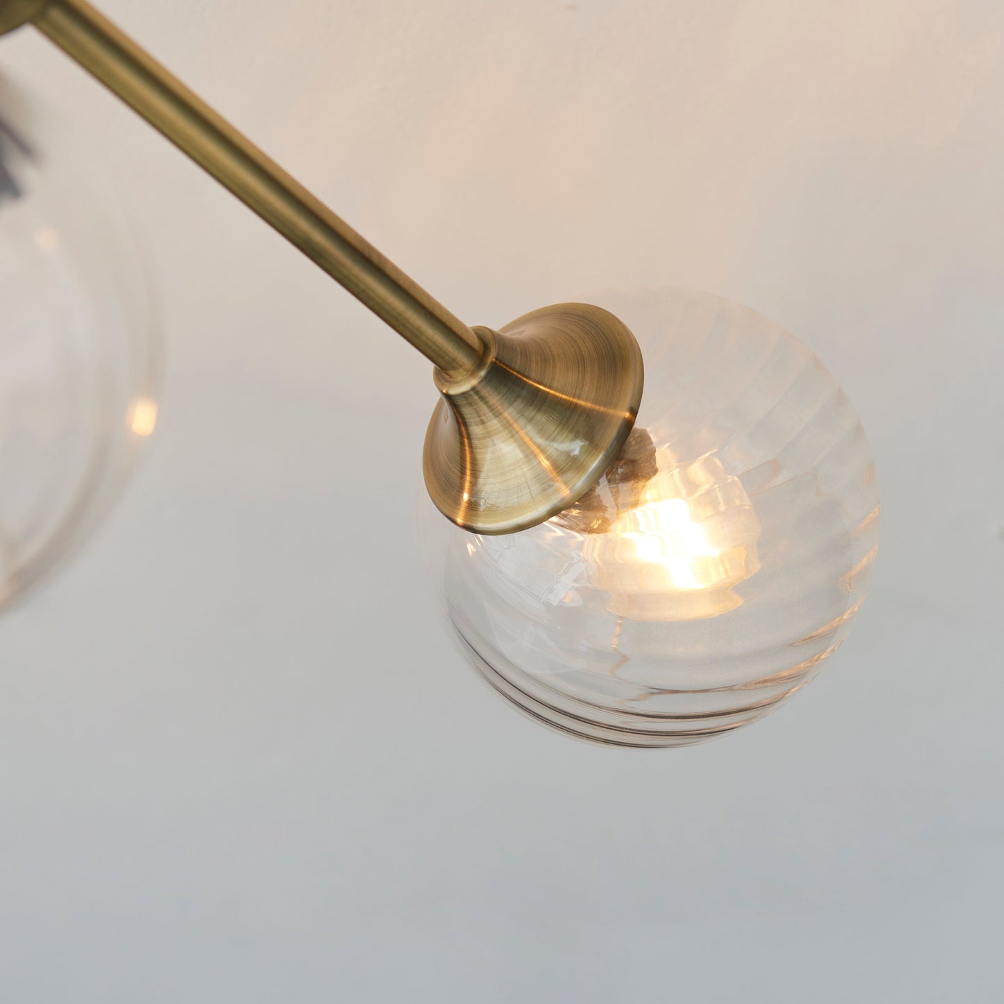 TwistLume | Semi-inbouwplafondlamp met 6 lampen en gedraaid glas