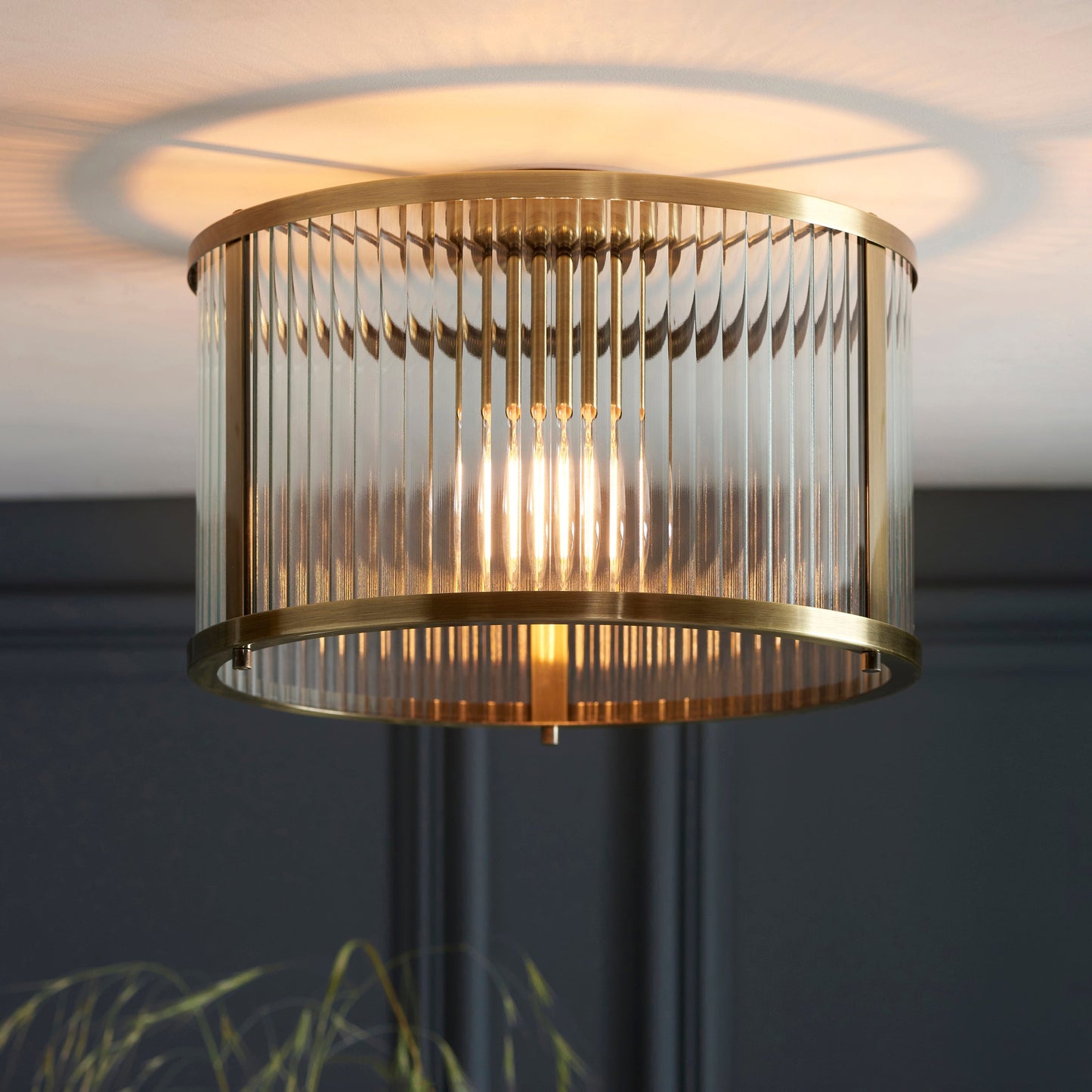 BrassGlow | Elegante plafondlamp in antiek messing