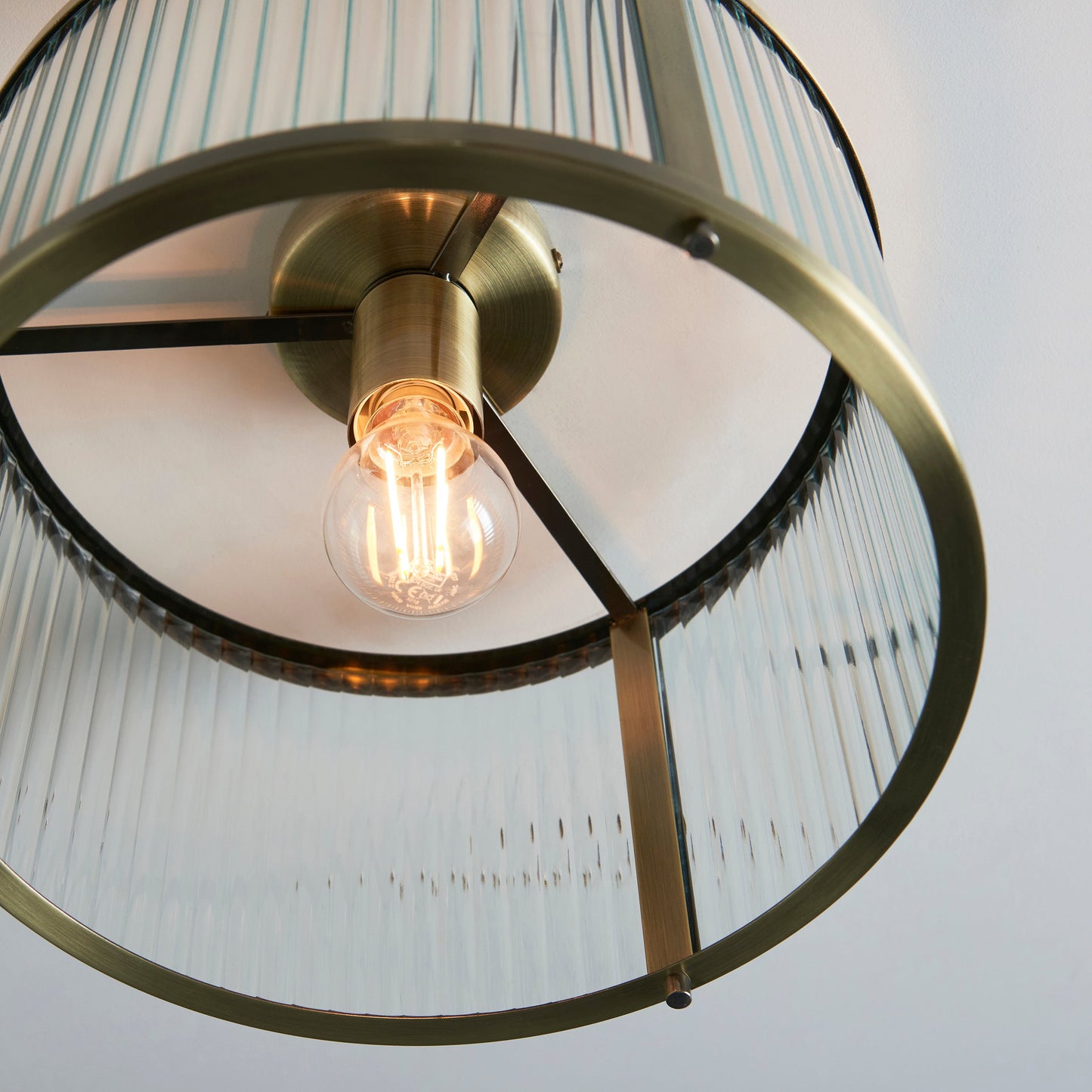 BrassGlow | Elegante plafondlamp in antiek messing
