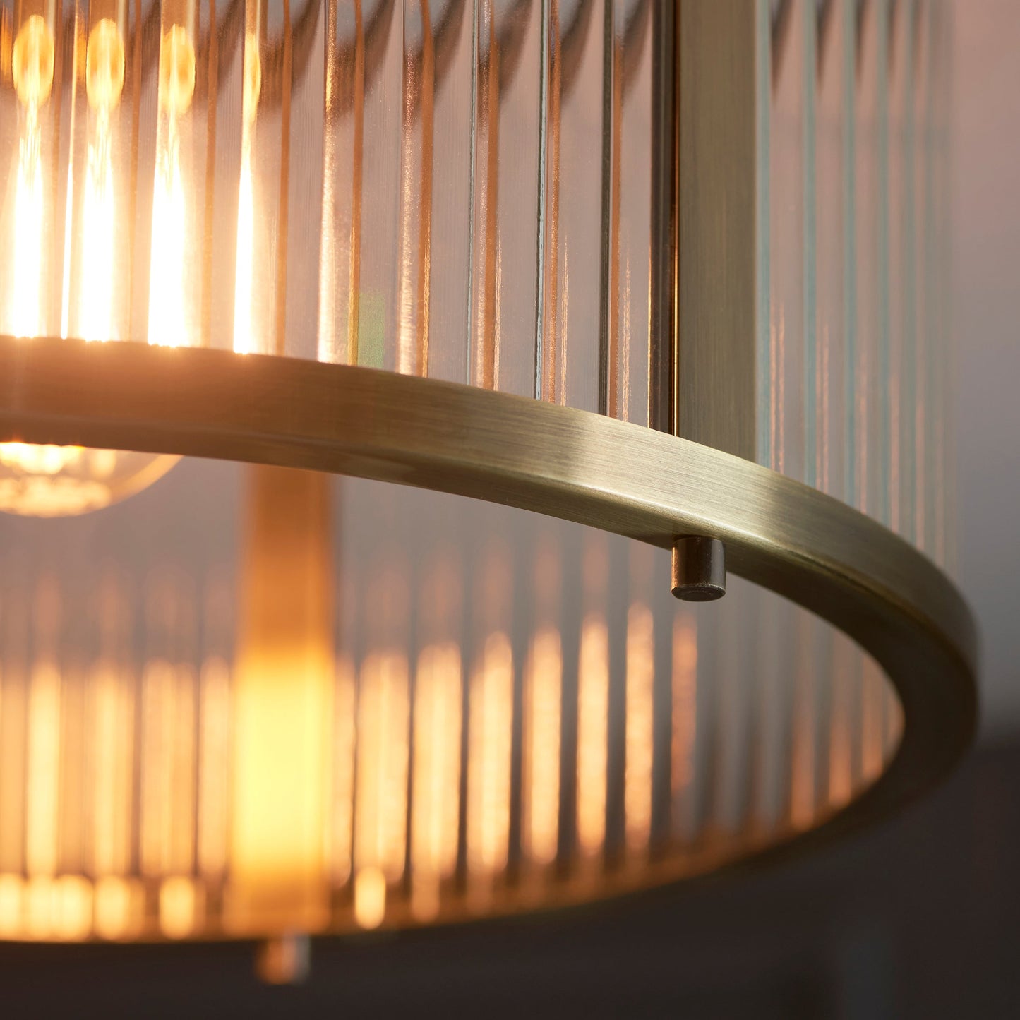 BrassGlow | Elegante plafondlamp in antiek messing