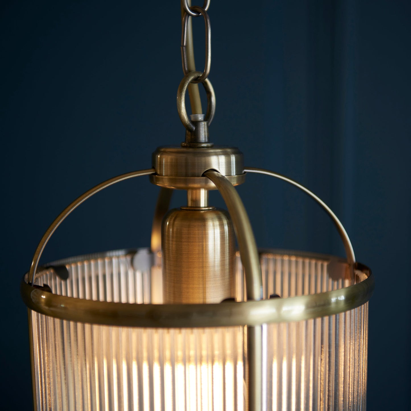 Ribelle | Hanglamp van gestreept glas en antiek messing