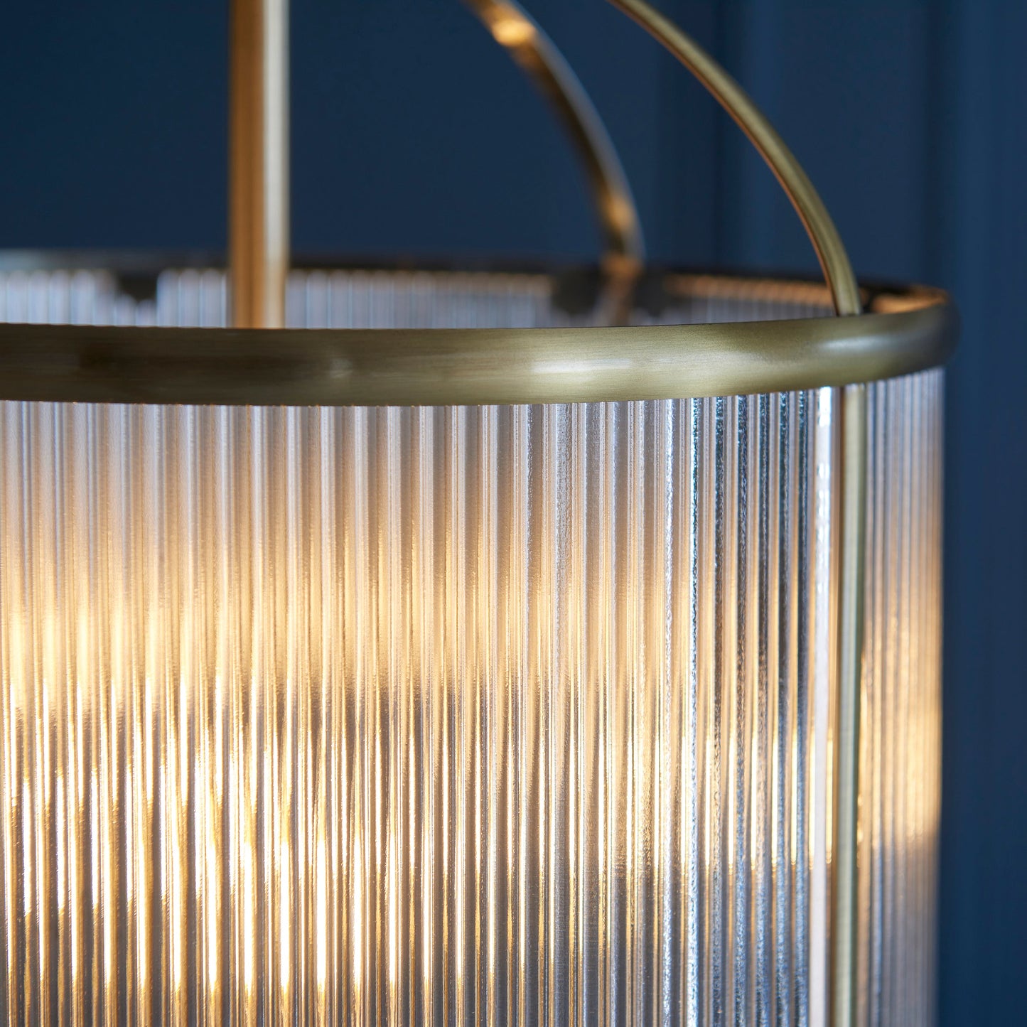 Ribelle | Hanglamp van gestreept glas en antiek messing
