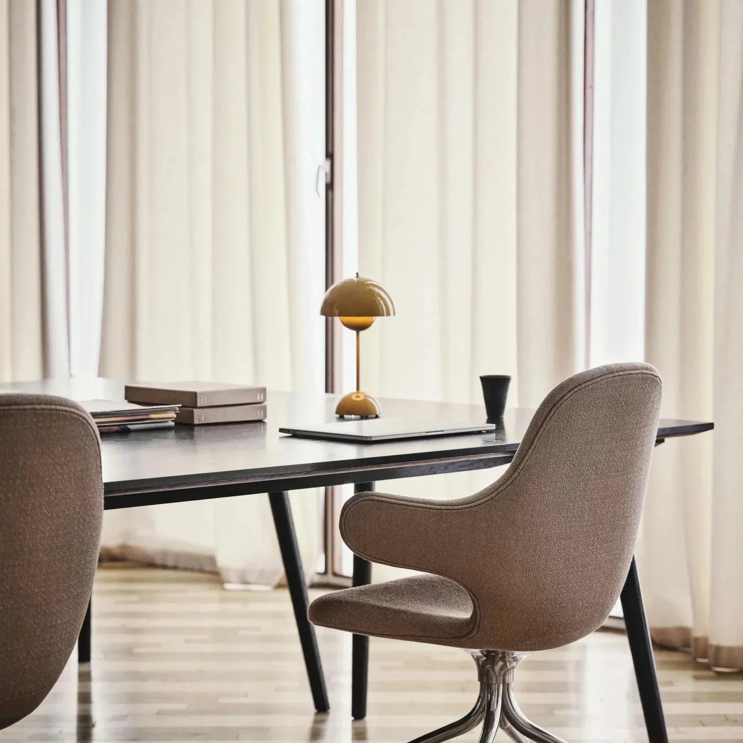 LuminaAura – Design LED-lamp met variabele intensiteit