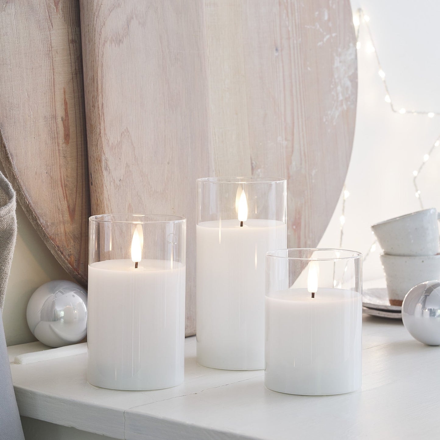 LumiGlass – Set van 3 TruGlow® witte LED-kaarsen met glazen kandelaar
