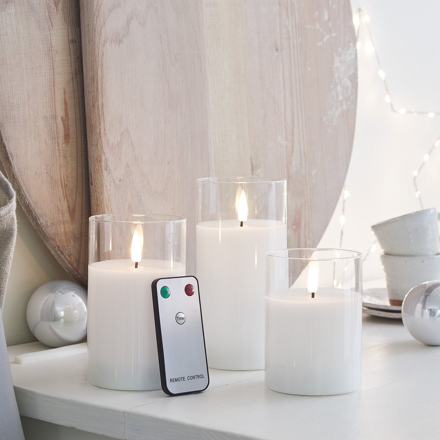 LumiGlass – Set van 3 TruGlow® witte LED-kaarsen met glazen kandelaar