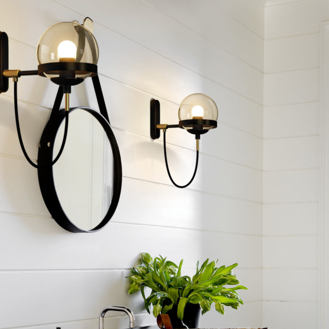 VerreMetal – LED wandlamp van metaal met glazen bol