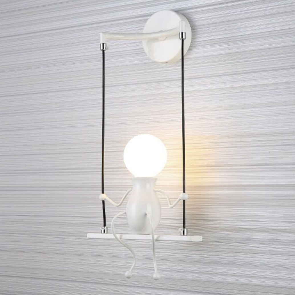 SwingLumi – LED wandlamp "Man op schommel"