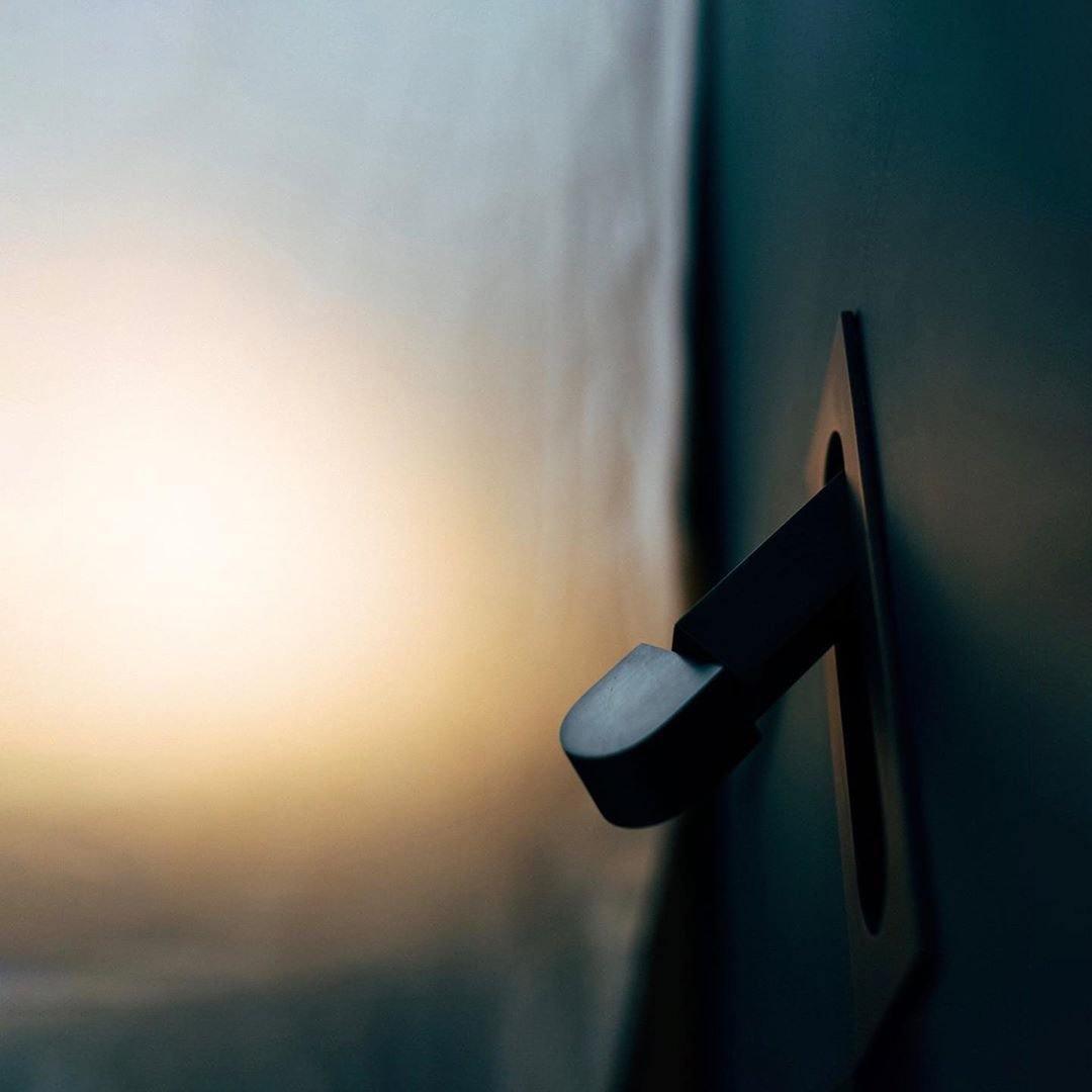 NoctiLuxe – Moderne LED Bedlampje voor Lezen