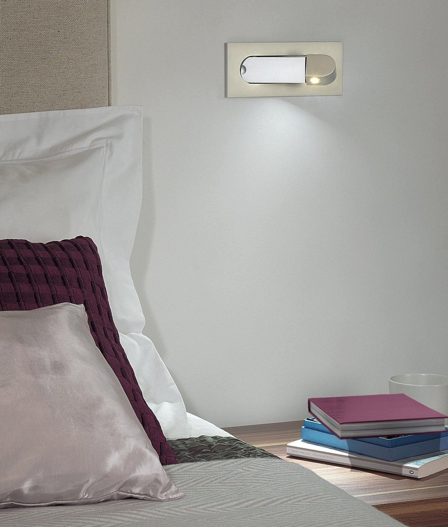 NoctiLuxe – Moderne LED Bedlampje voor Lezen