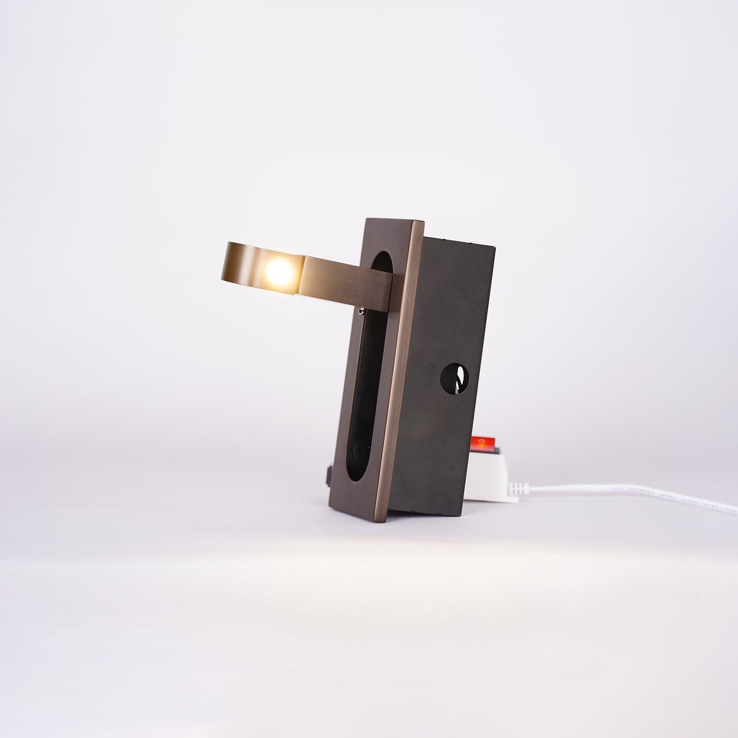 NoctiLuxe – Moderne LED Bedlampje voor Lezen