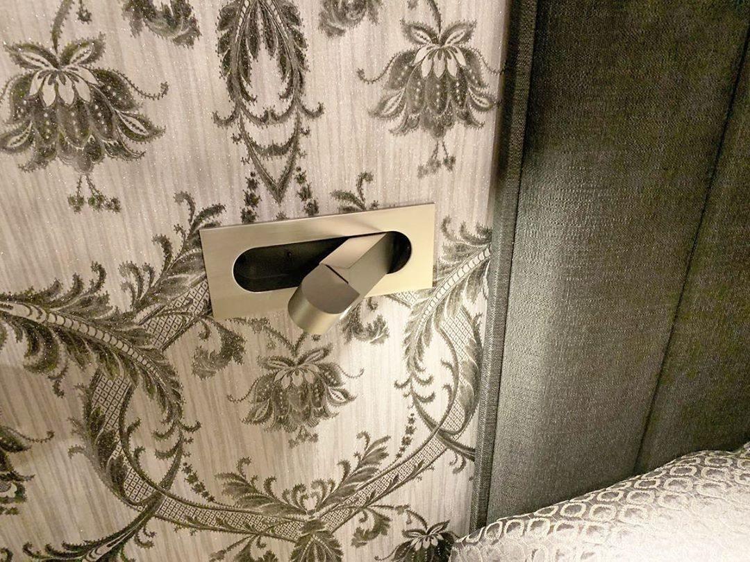 NoctiLuxe – Moderne LED Bedlampje voor Lezen