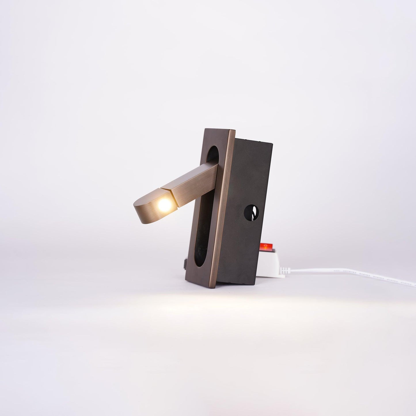 NoctiLuxe – Moderne LED Bedlampje voor Lezen