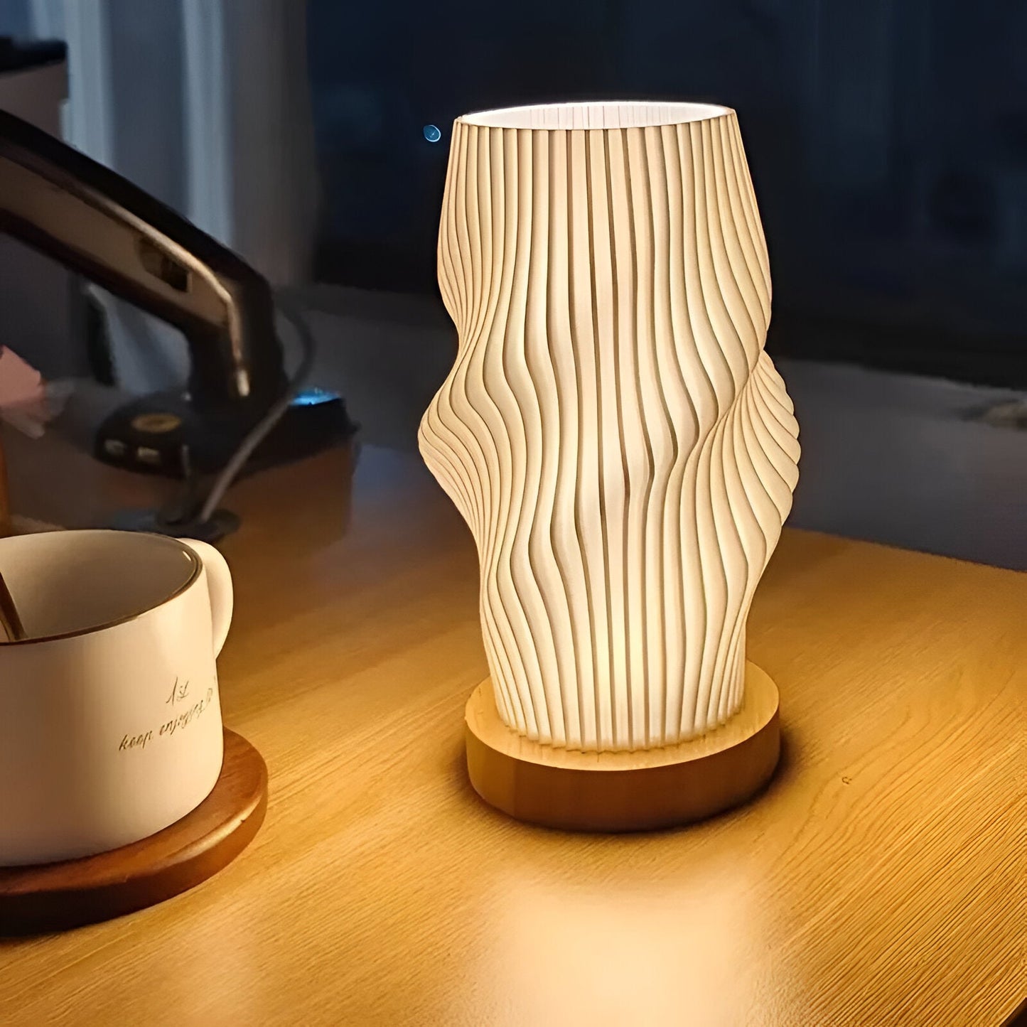 ÉclatVague – Moderne 3D-golflamp met elegant metalen voet