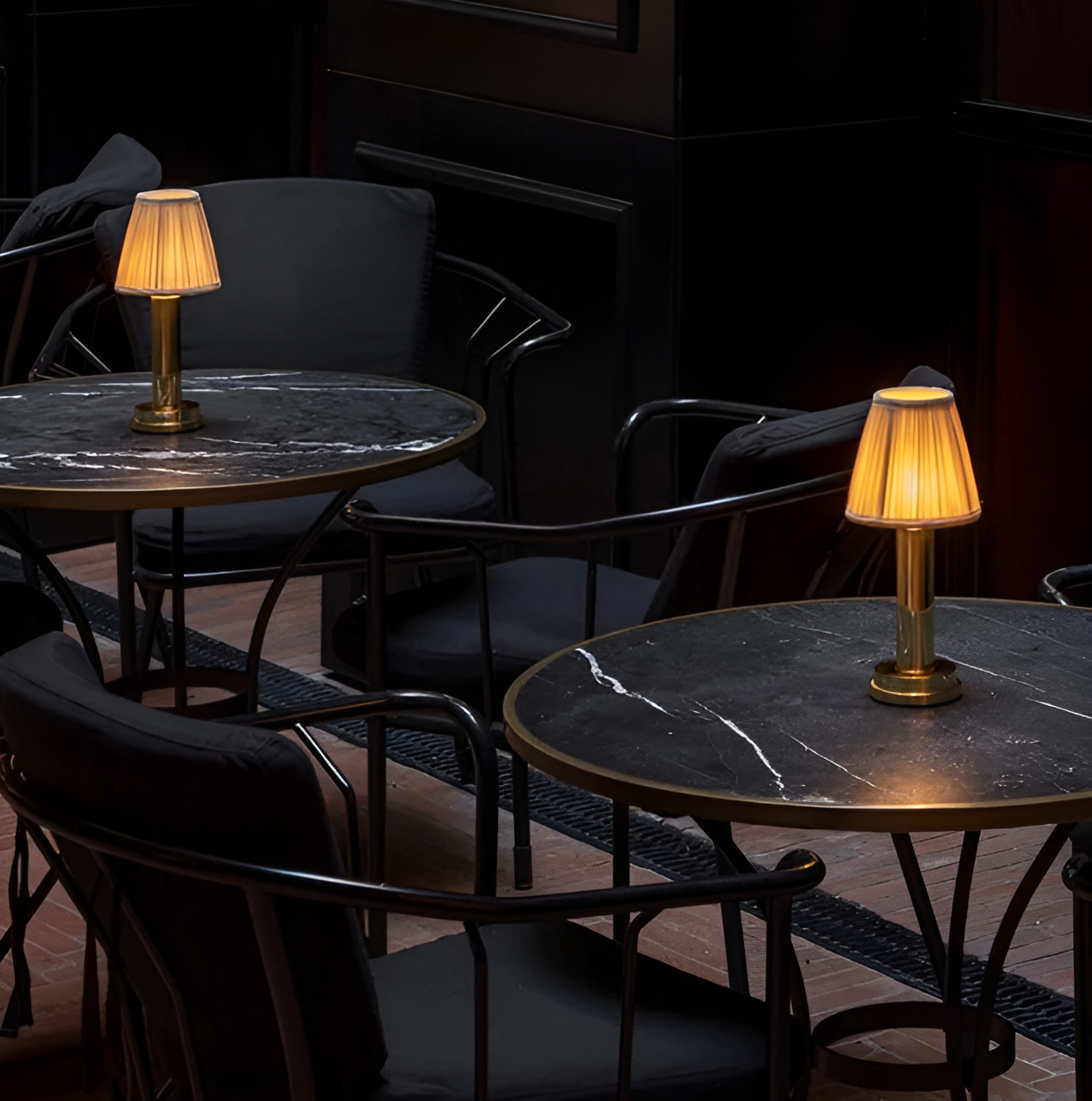Vintage Flare – Lampe de Table en Aluminium avec Abat-Jour en Tissu
