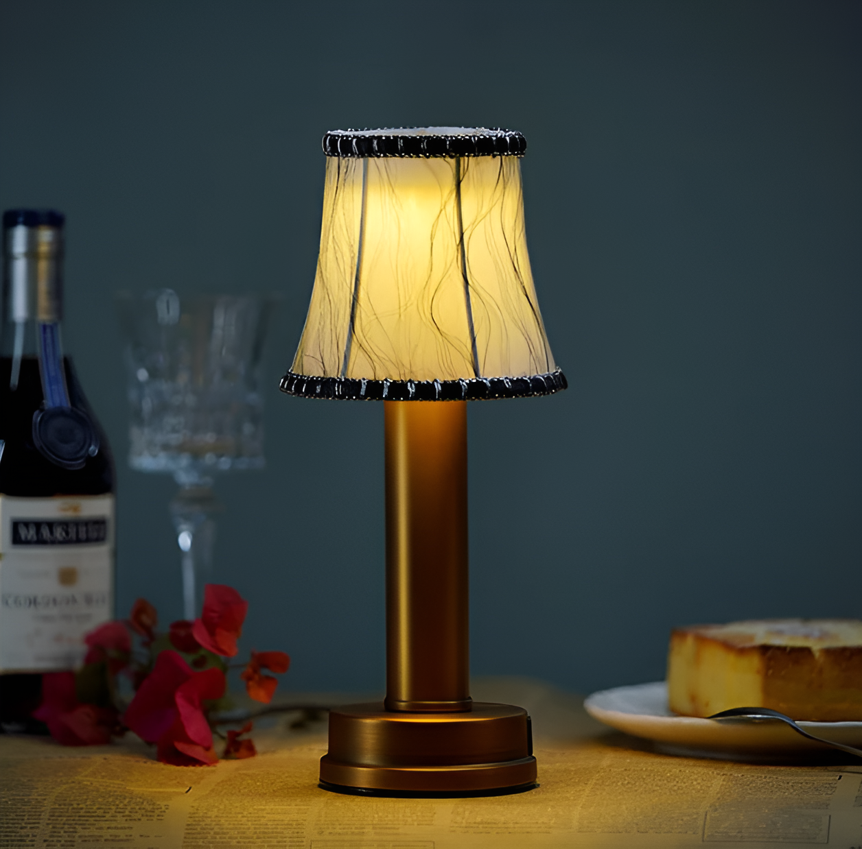 Vintage Flare – Lampe de Table en Aluminium avec Abat-Jour en Tissu