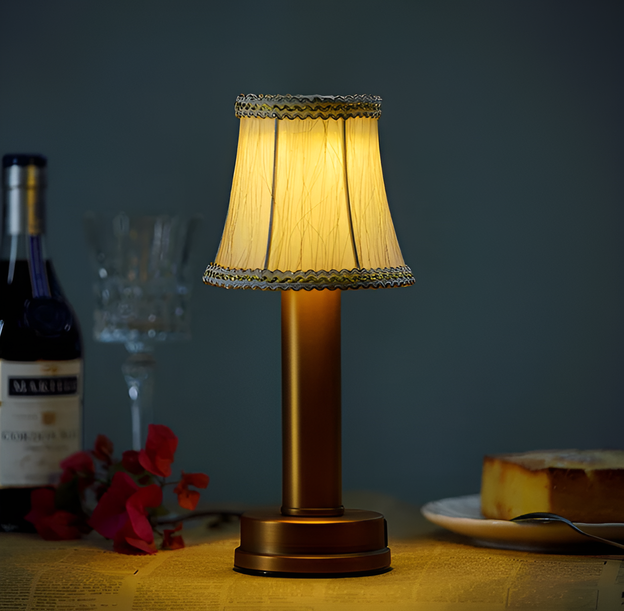 Vintage Flare – Lampe de Table en Aluminium avec Abat-Jour en Tissu