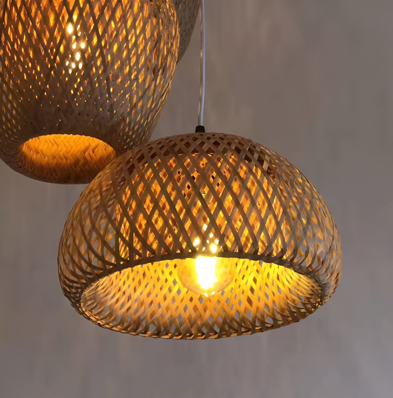 Dômea | Handgevlochten rotan en bamboe hanglamp Dôme