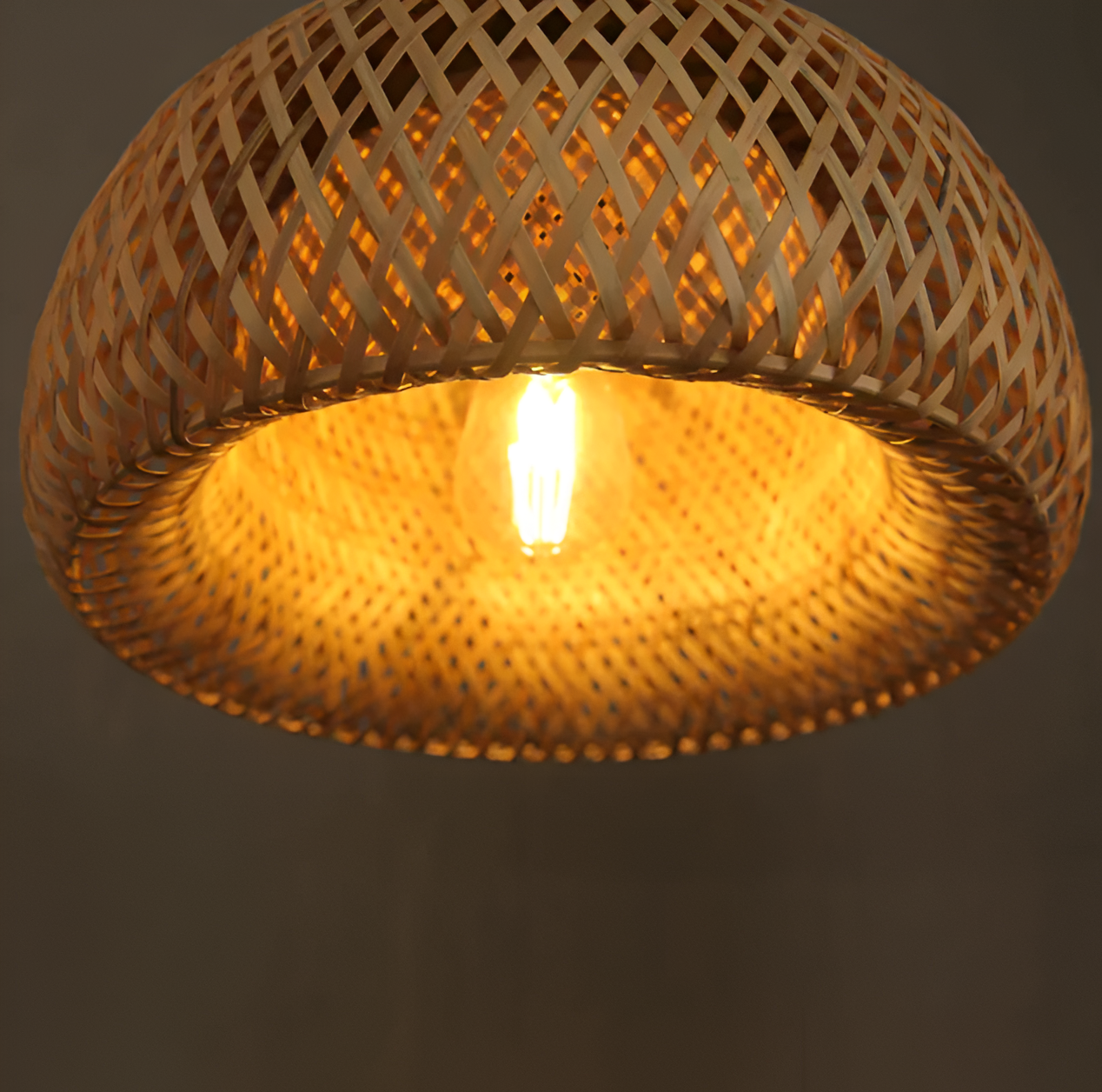 Dômea | Handgevlochten rotan en bamboe hanglamp Dôme