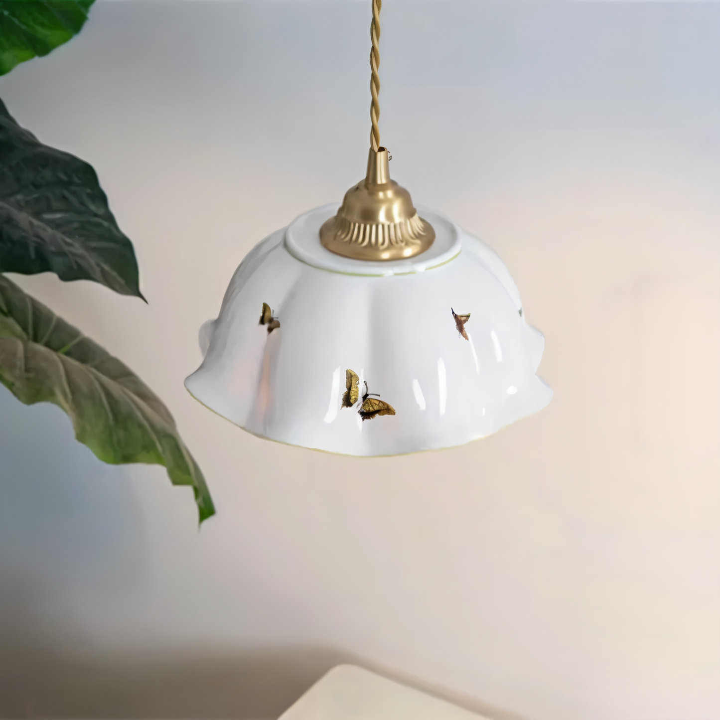 Papillona | Keramische hanglamp met gesculpteerde vlinder – Zacht LED-licht