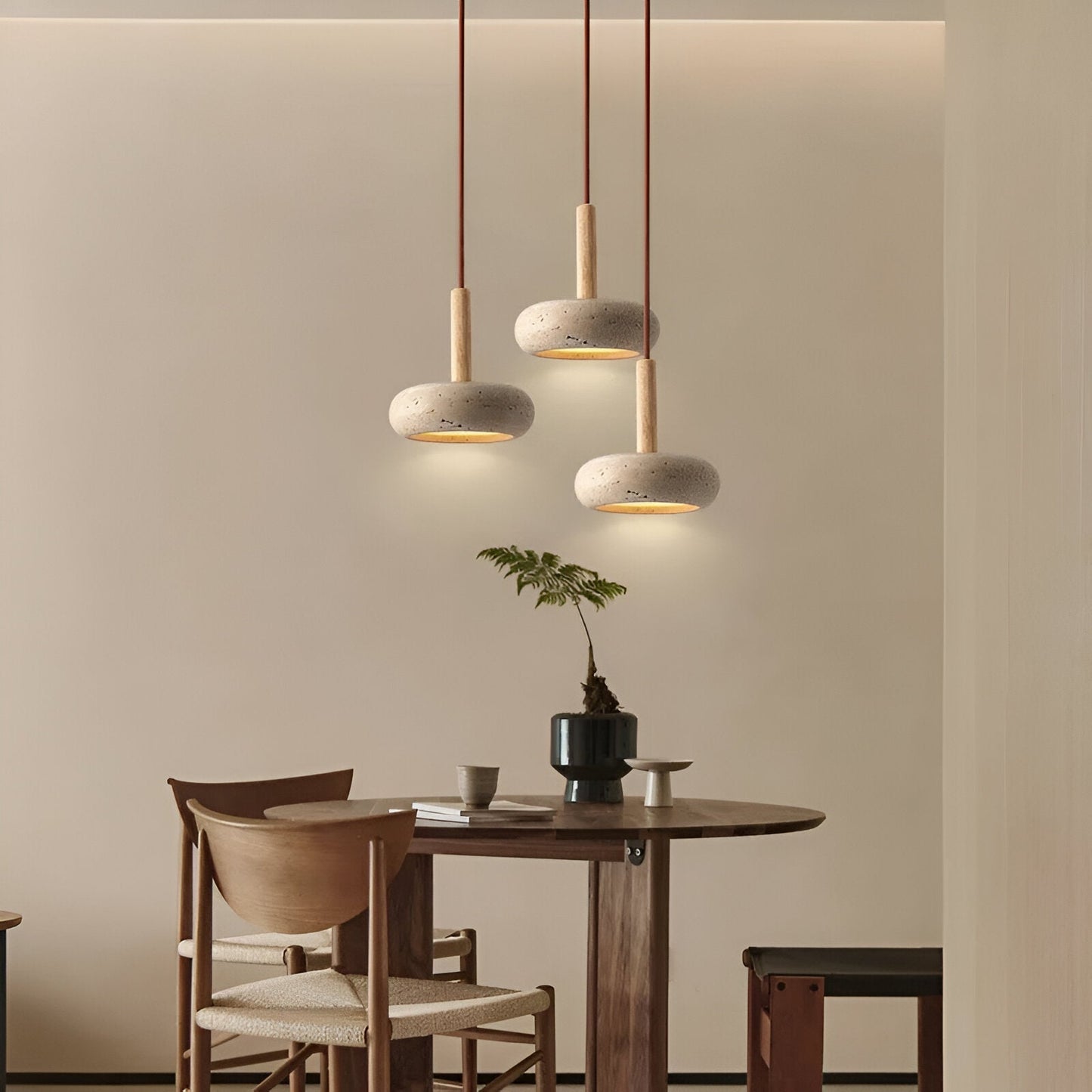 LumiMarm – Ronde hanglamp van travertin en hout
