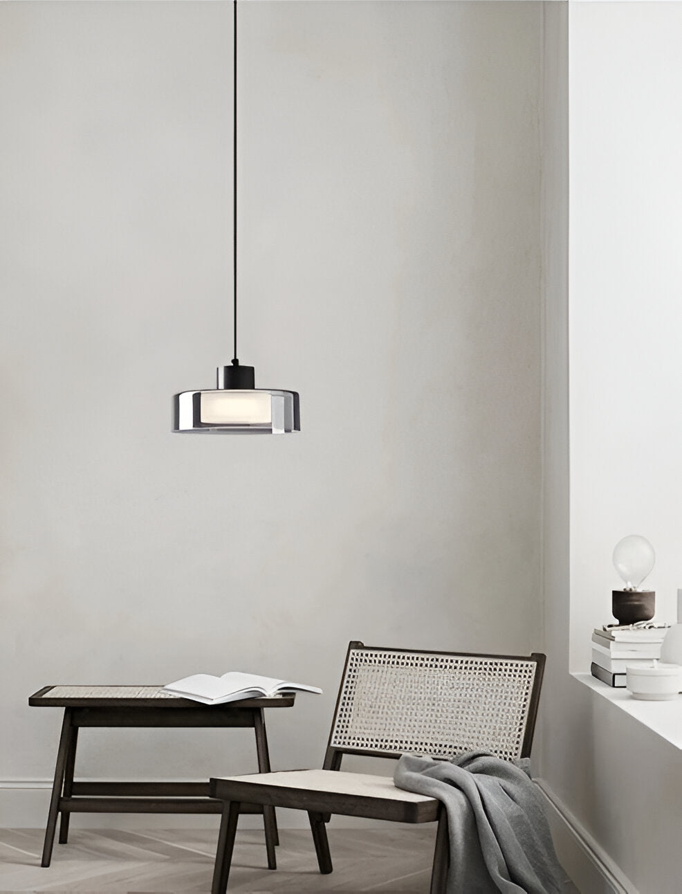 Fumelia | Ophanging en Circulair Getint Glas – Modern en Minimalistisch Ontwerp