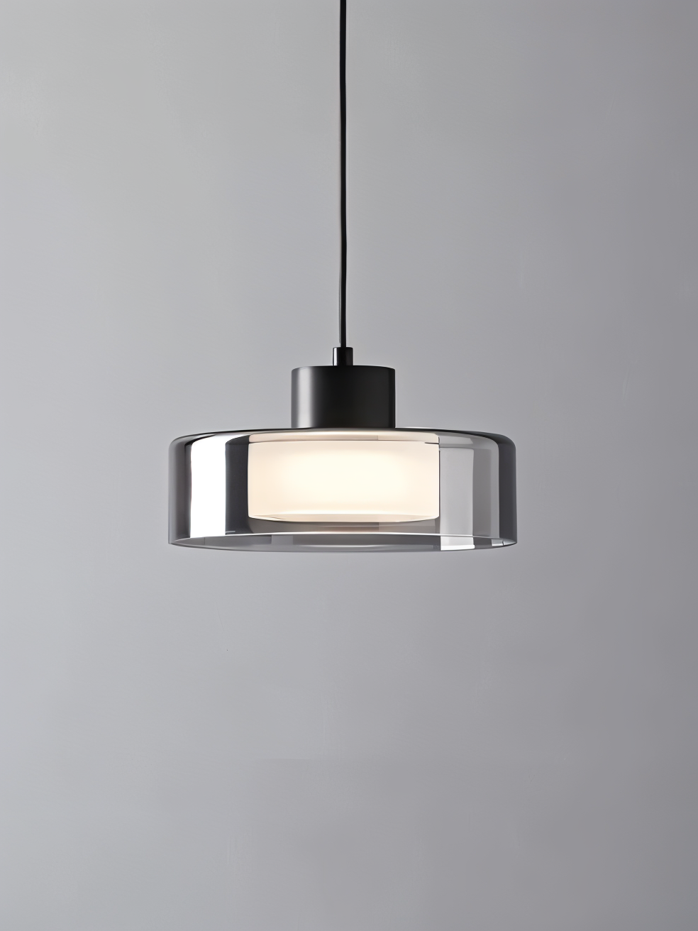 Fumelia | Ophanging en Circulair Getint Glas – Modern en Minimalistisch Ontwerp