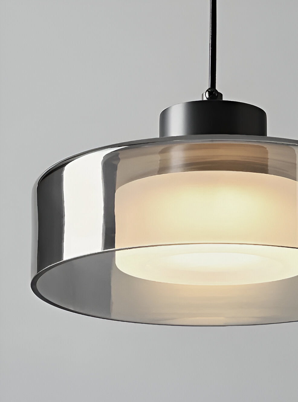Fumelia | Ophanging en Circulair Getint Glas – Modern en Minimalistisch Ontwerp