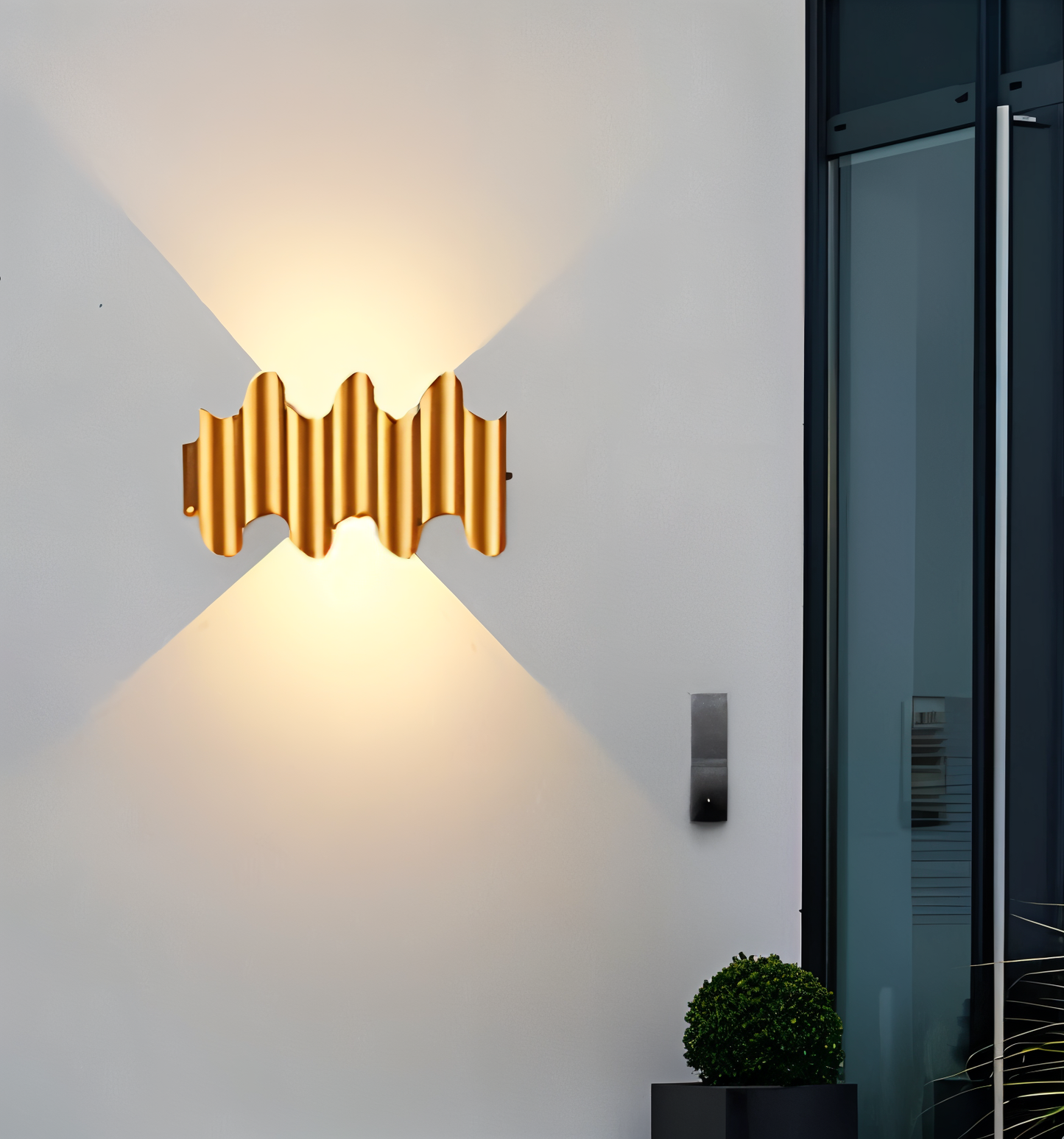 GlamAurora – Wandlamp Up-Down in Zwarte & Gouden afwerking