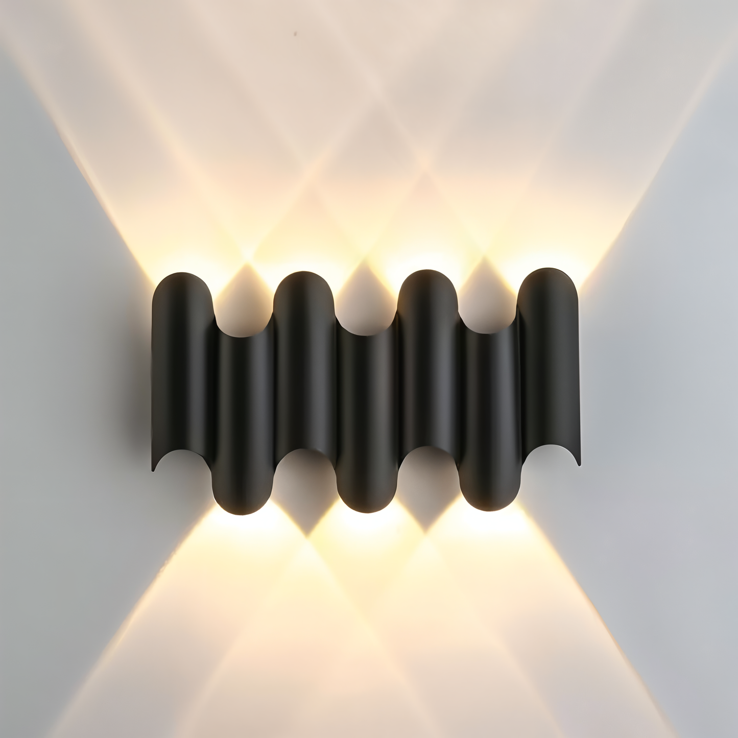 GlamAurora – Wandlamp Up-Down in Zwarte & Gouden afwerking
