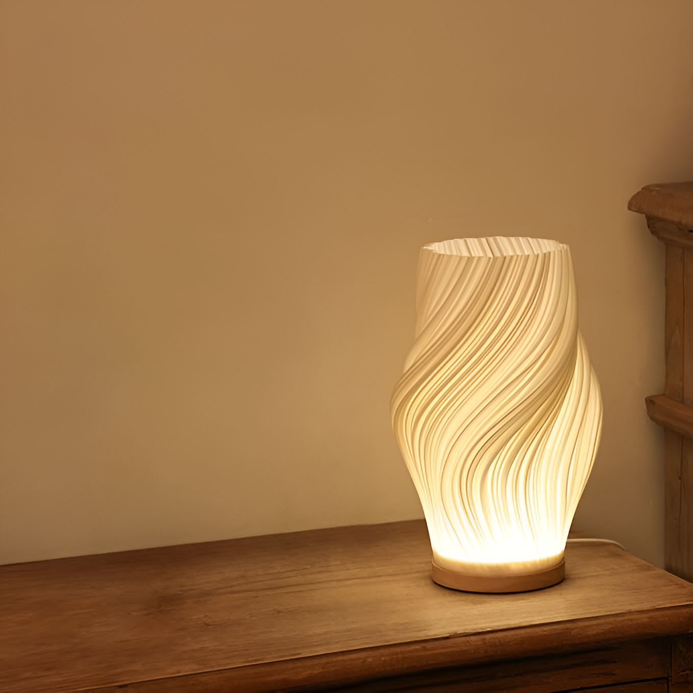 ÉclatVague – Moderne 3D-golflamp met elegant metalen voet
