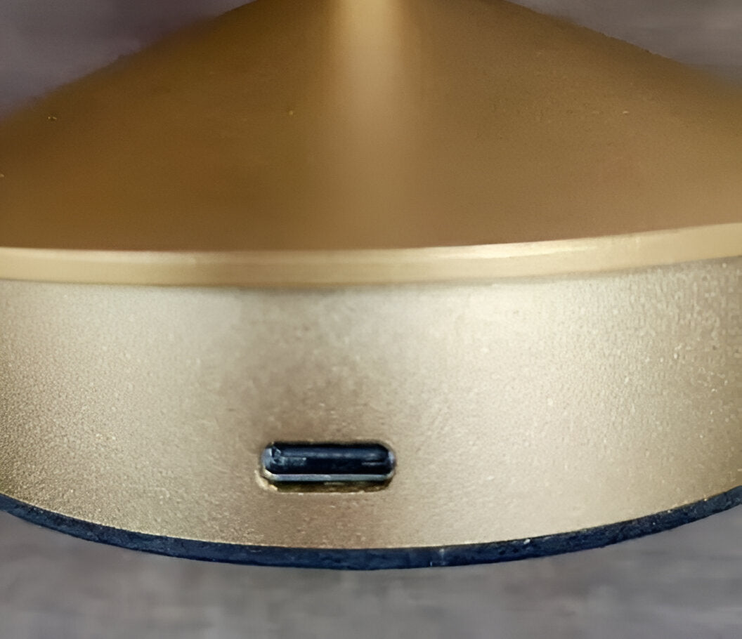 IllumeCone – Draadloze en Waterdichte LED Tafellamp
