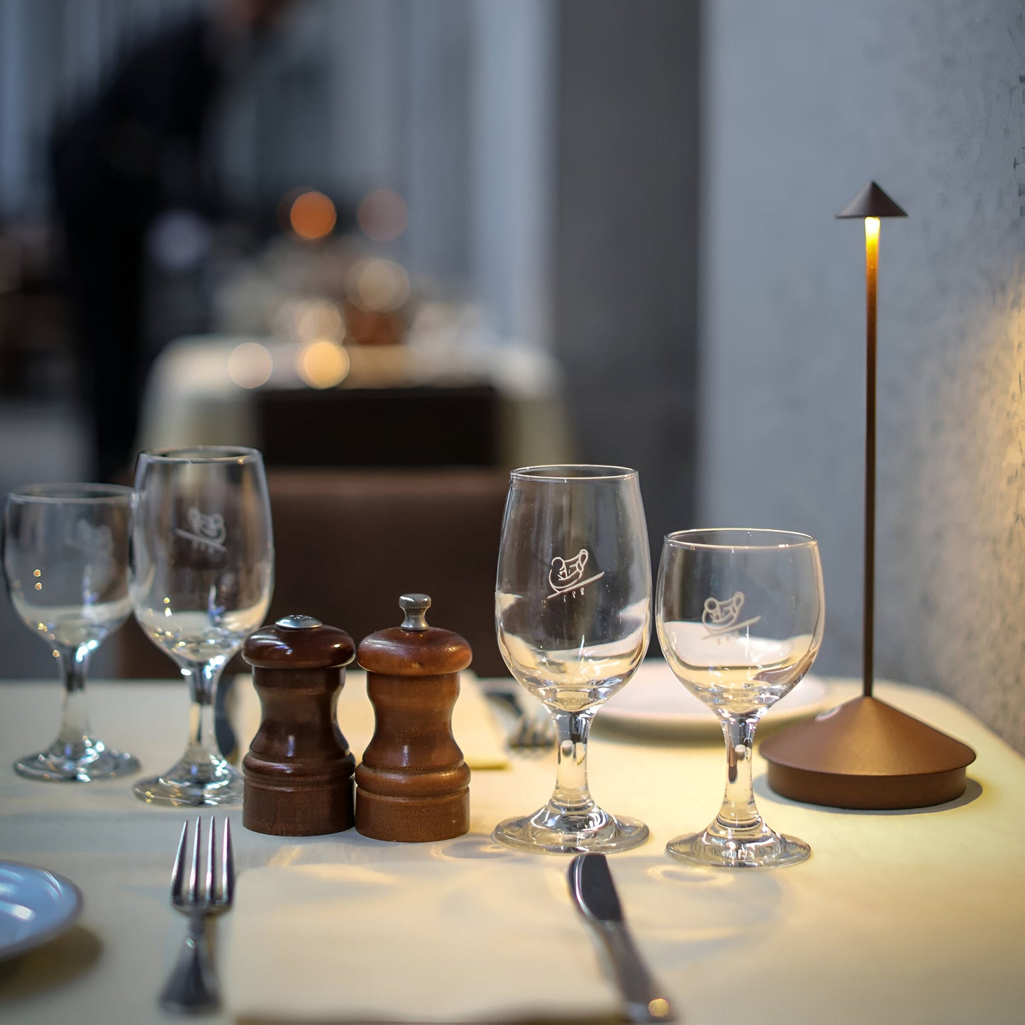 IllumeCone – Draadloze en Waterdichte LED Tafellamp