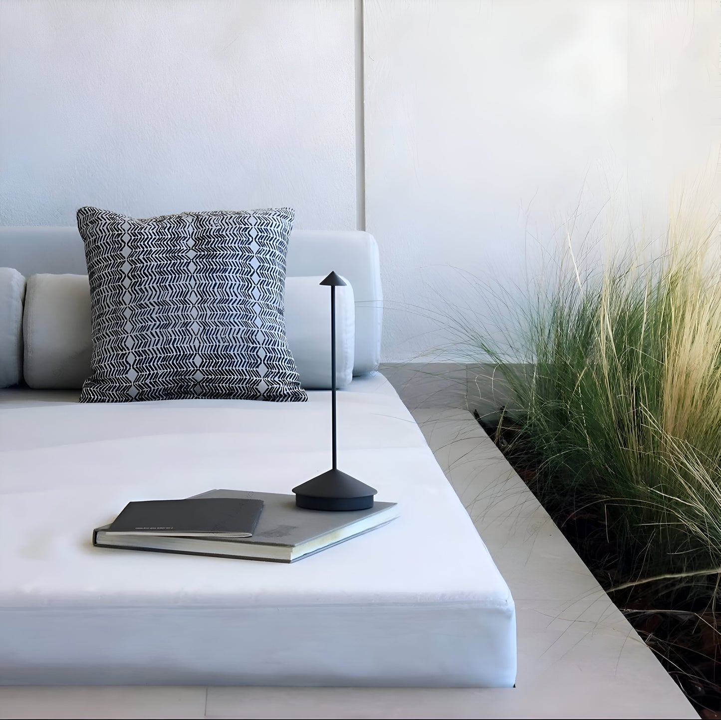 IllumeCone – Draadloze en Waterdichte LED Tafellamp