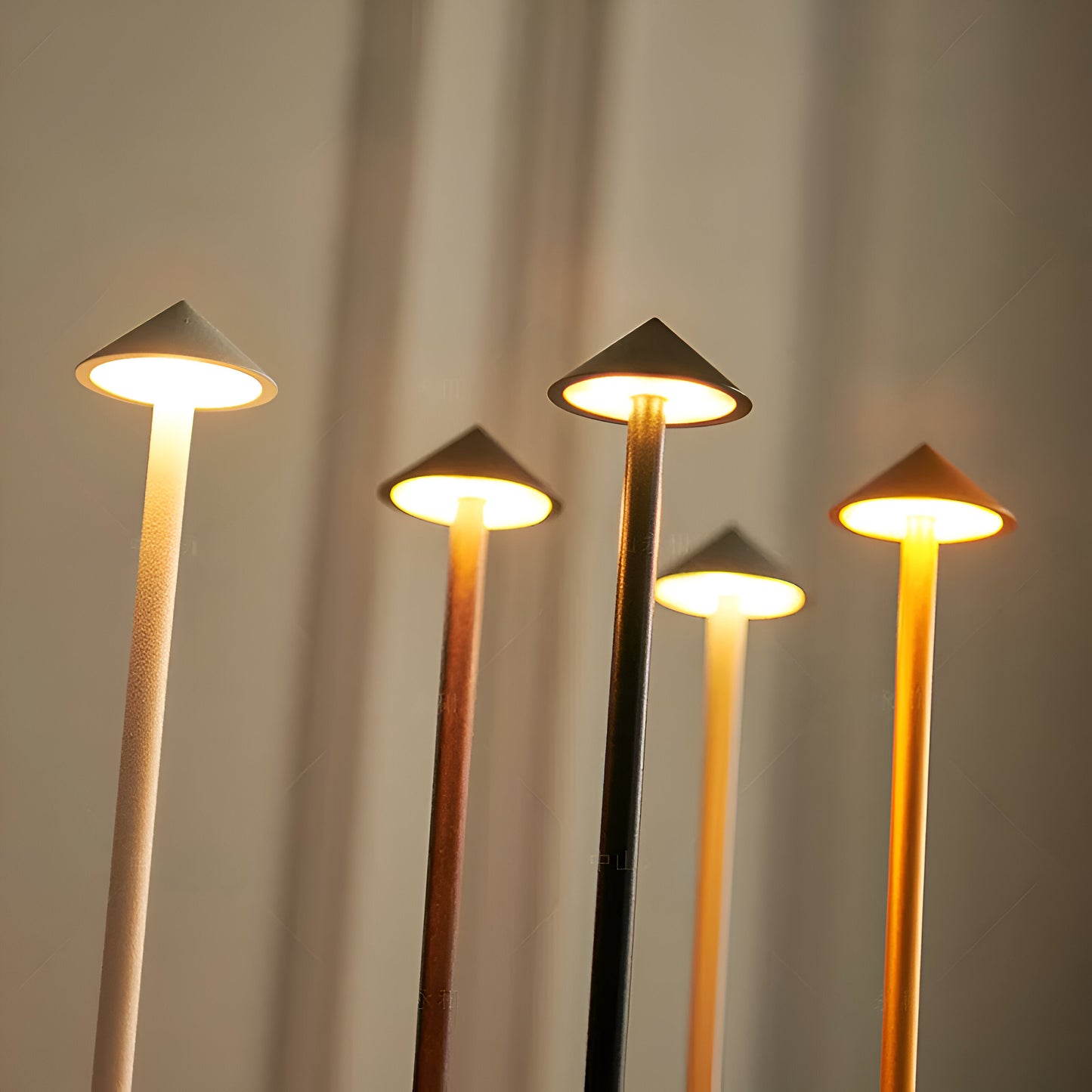 IllumeCone – Draadloze en Waterdichte LED Tafellamp