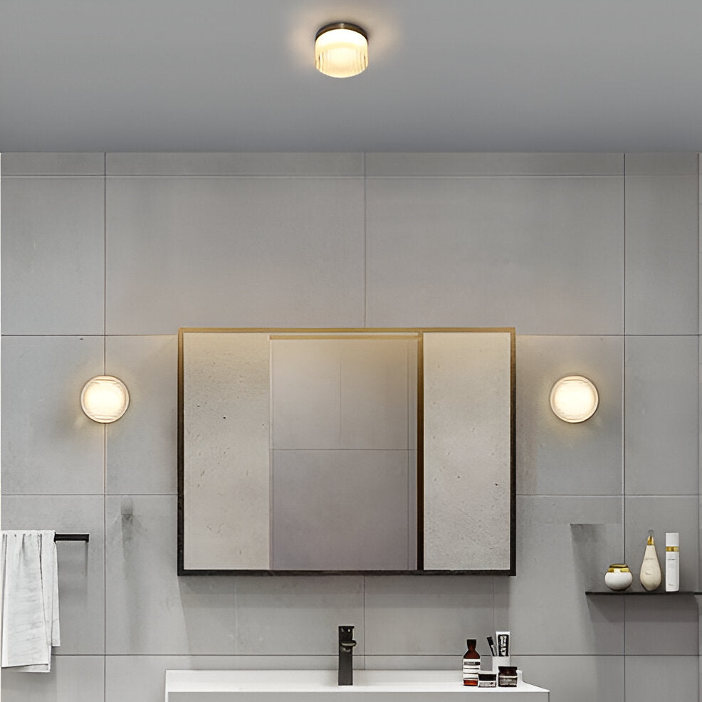 Amberlo | Ronde Wandlamp van Geribbeld Glas – Amber & Wit