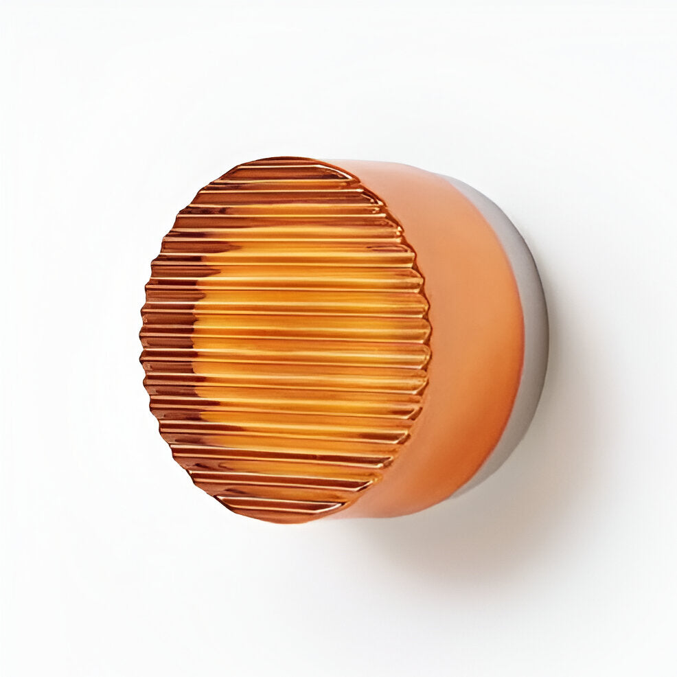 Amberlo | Ronde Wandlamp van Geribbeld Glas – Amber & Wit