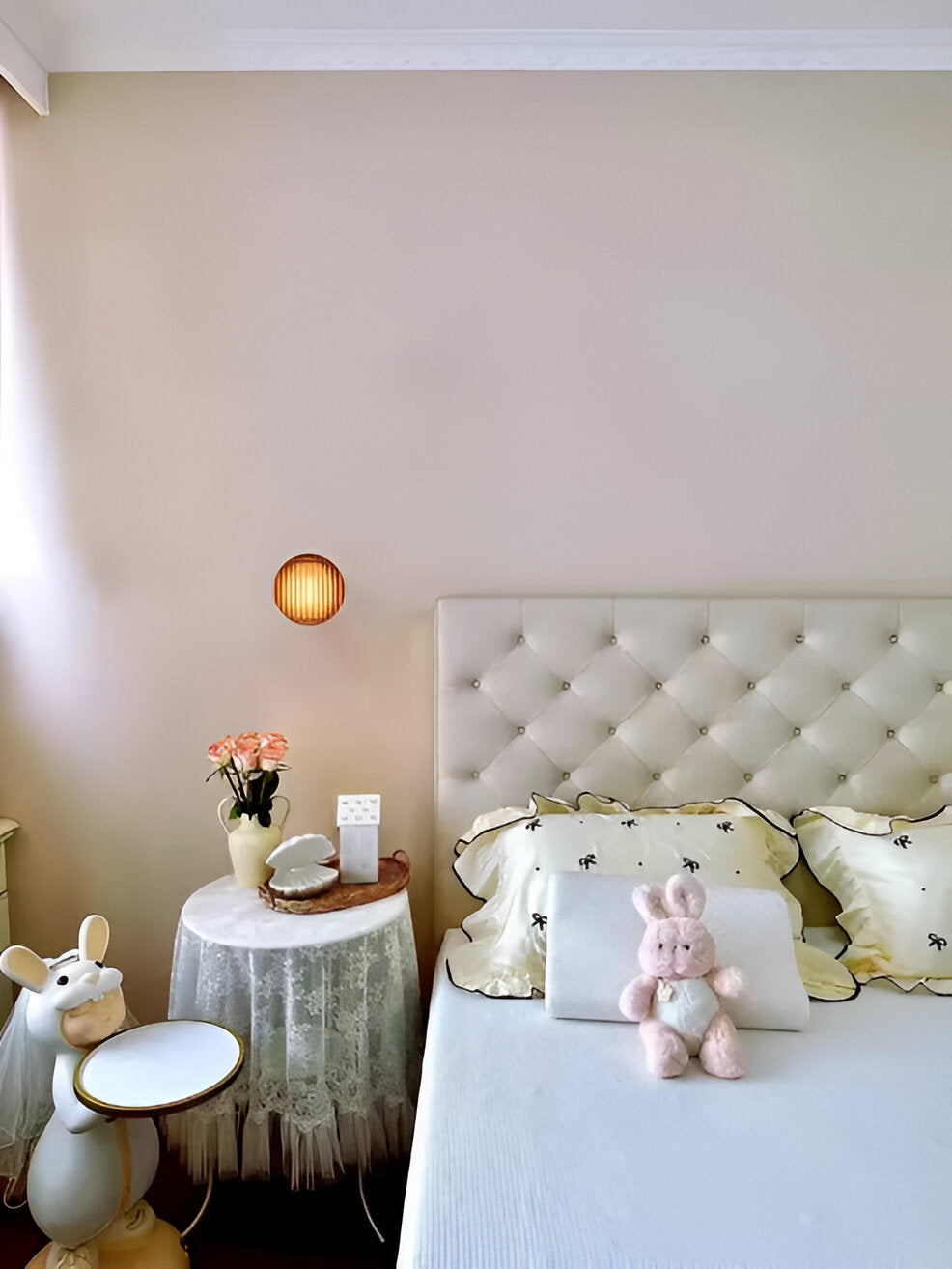 Amberlo | Ronde Wandlamp van Geribbeld Glas – Amber & Wit