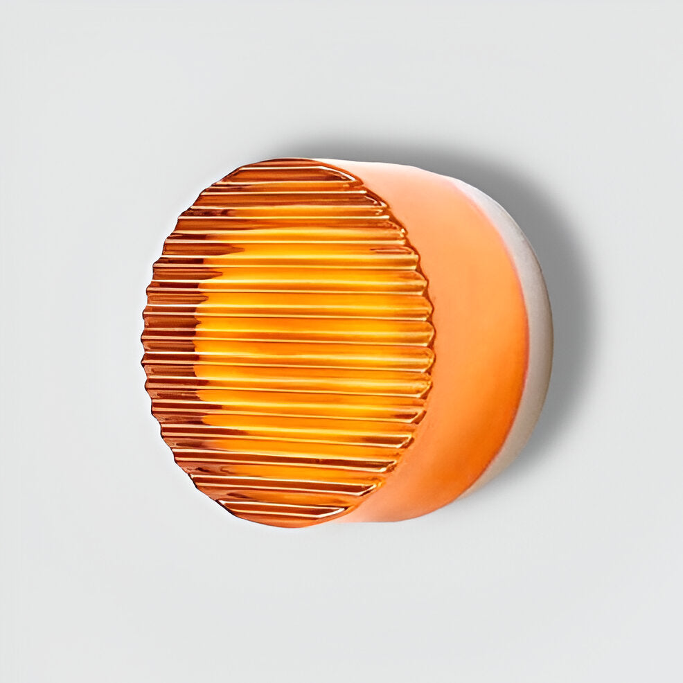 Amberlo | Ronde Wandlamp van Geribbeld Glas – Amber & Wit