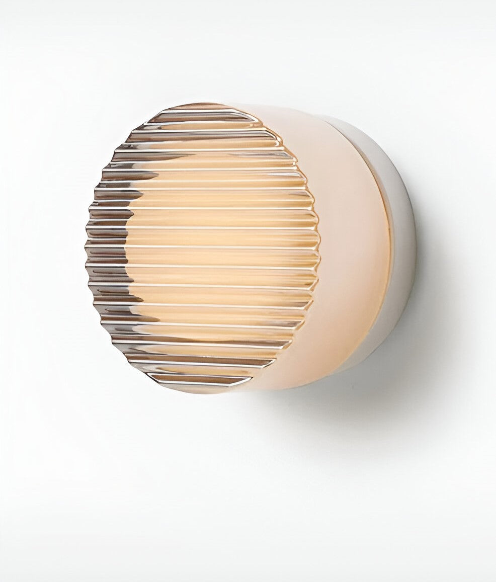 Amberlo | Ronde Wandlamp van Geribbeld Glas – Amber & Wit
