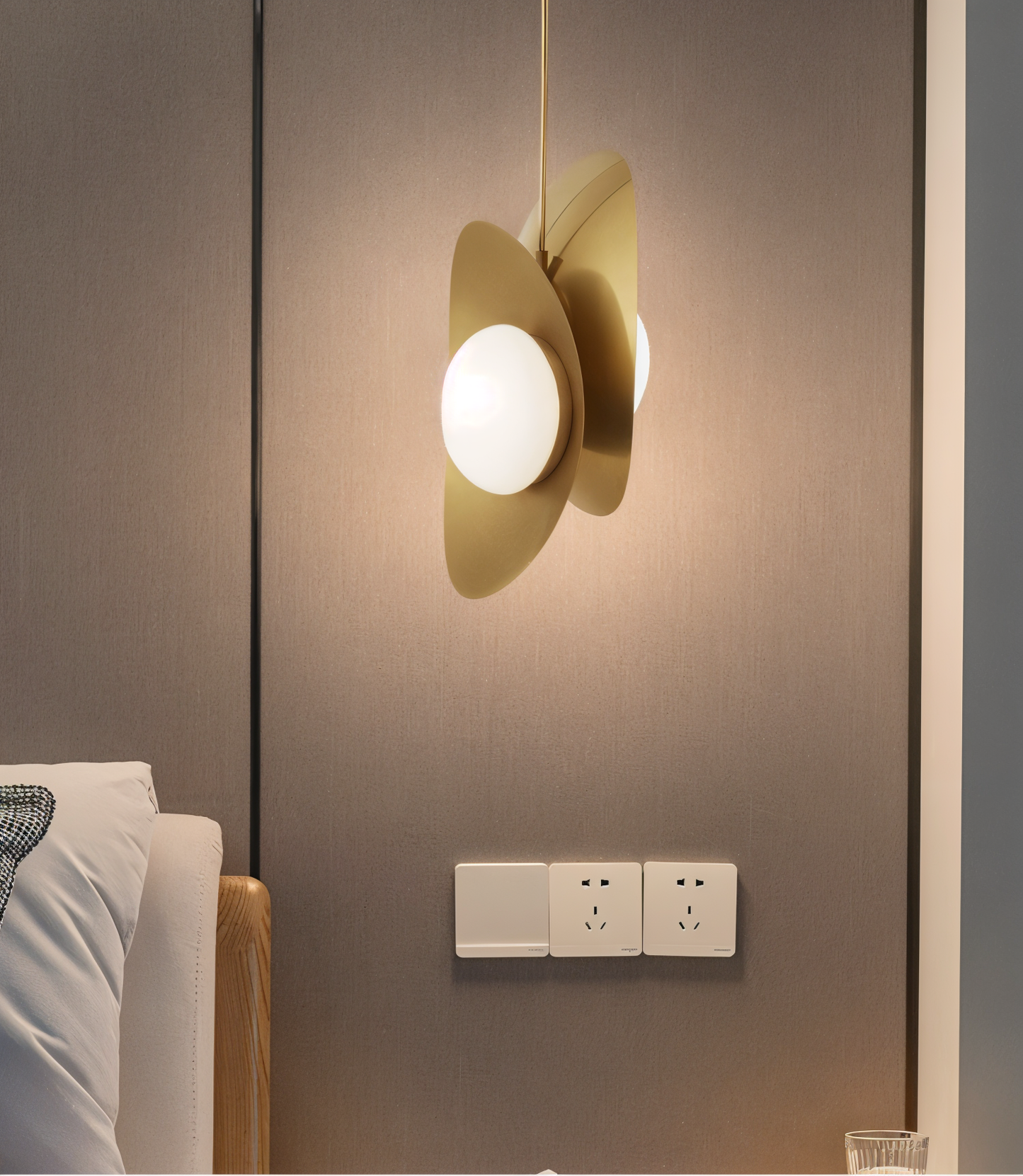 Perlaure | Hanglamp van Geslepen Glas en Verguld Metaal – Luxe Glans