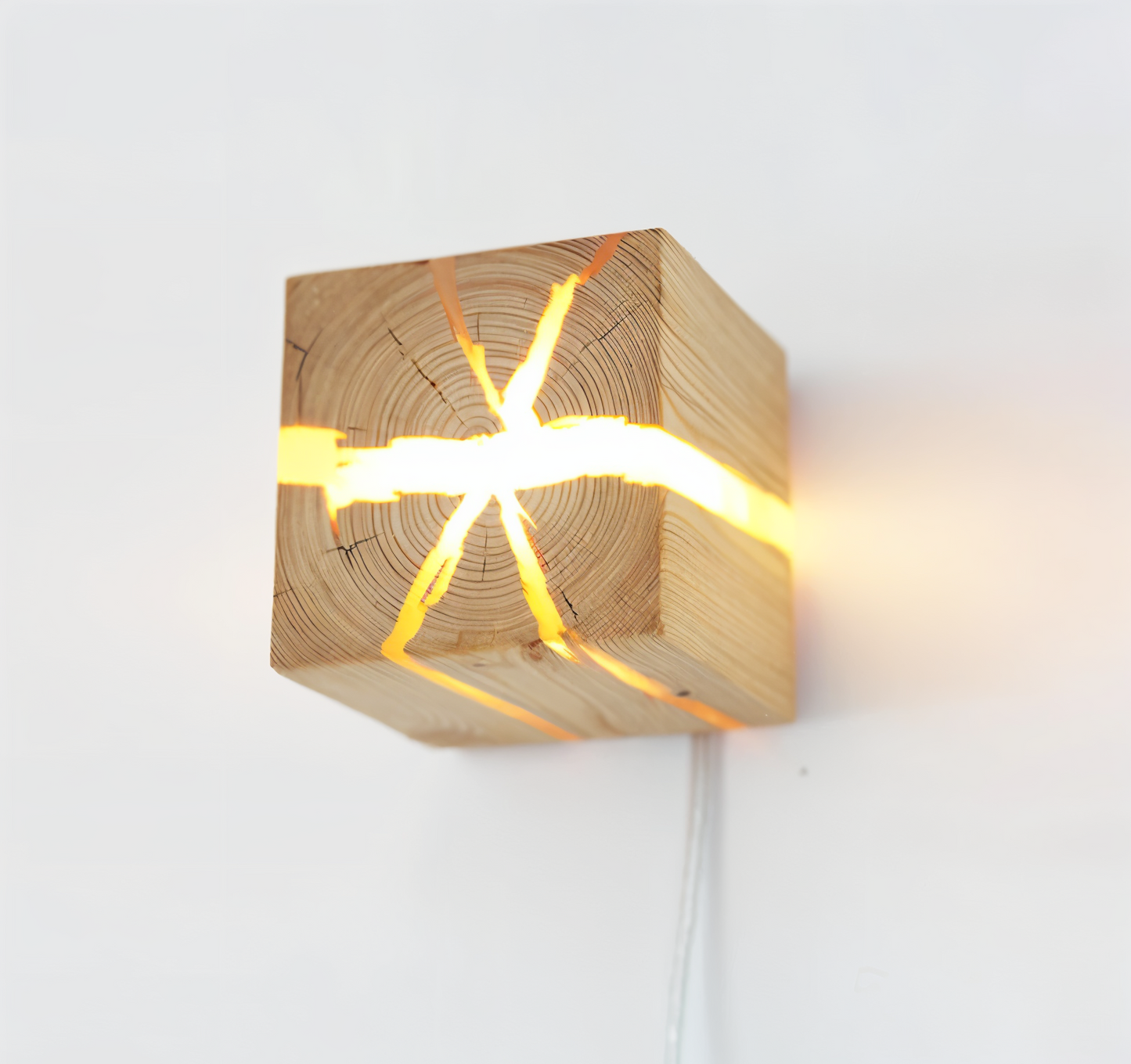 QuadCrackle – Houten wandapplique met artistiek gebarsten ontwerp