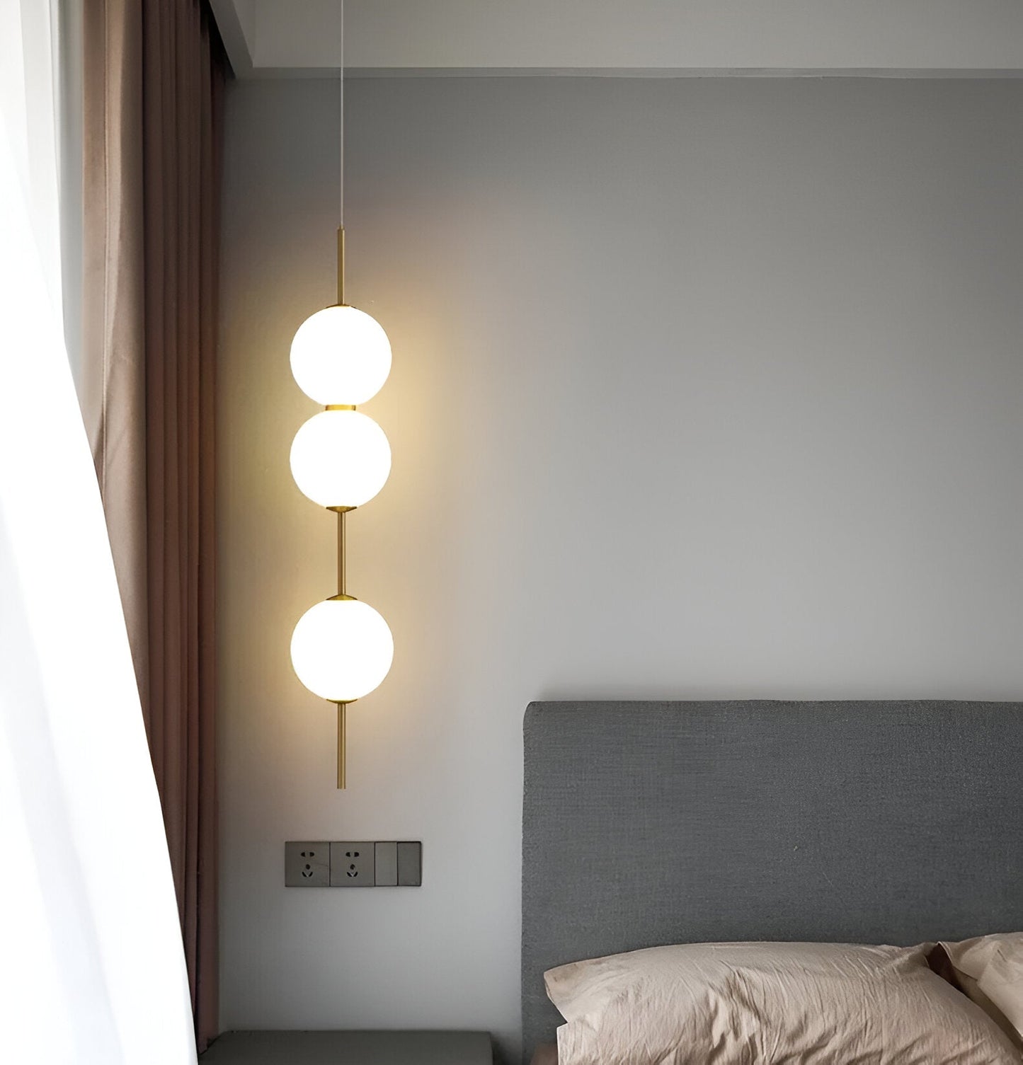 Lunaris | Suspension Verticale avec Globes en Verre Opalin – LED Intégrée