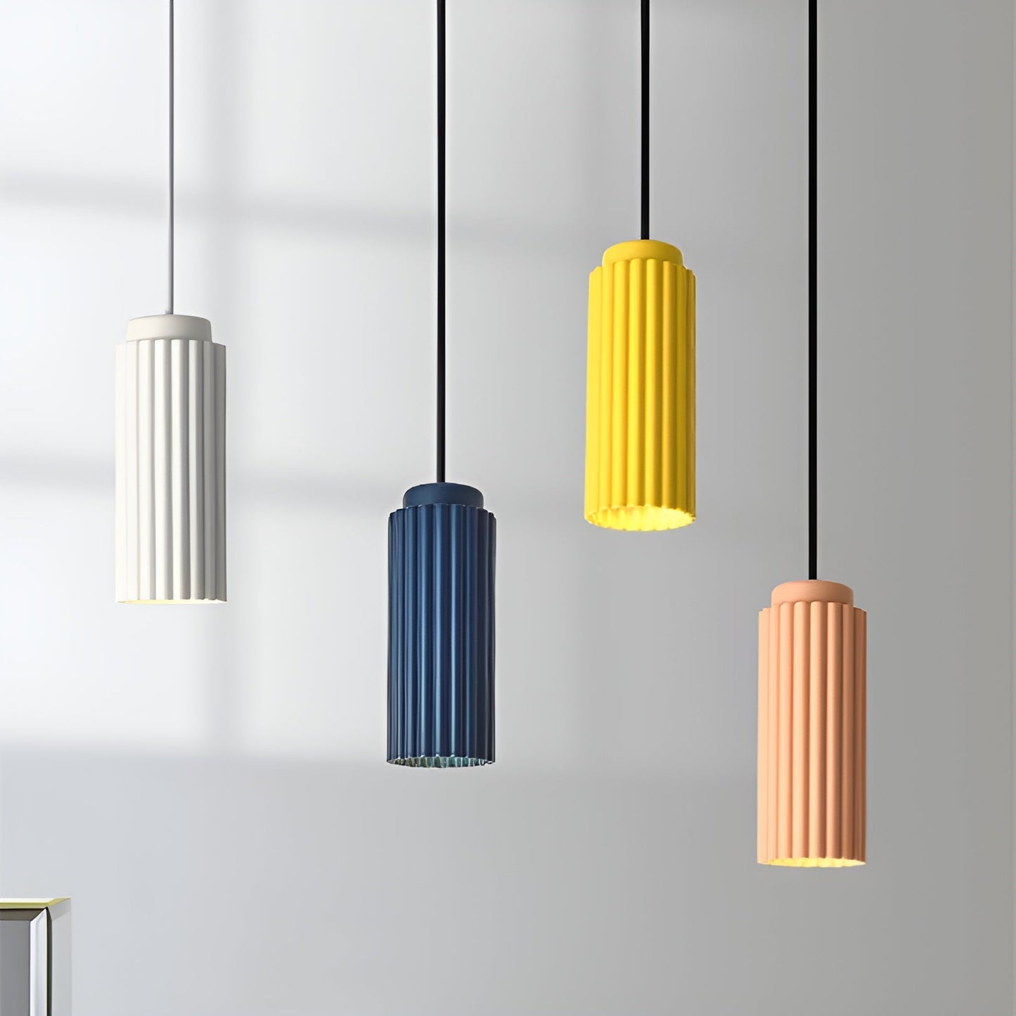 GlassoWave | Cilindrische ophanging van glas en metaal in Scandinavisch design