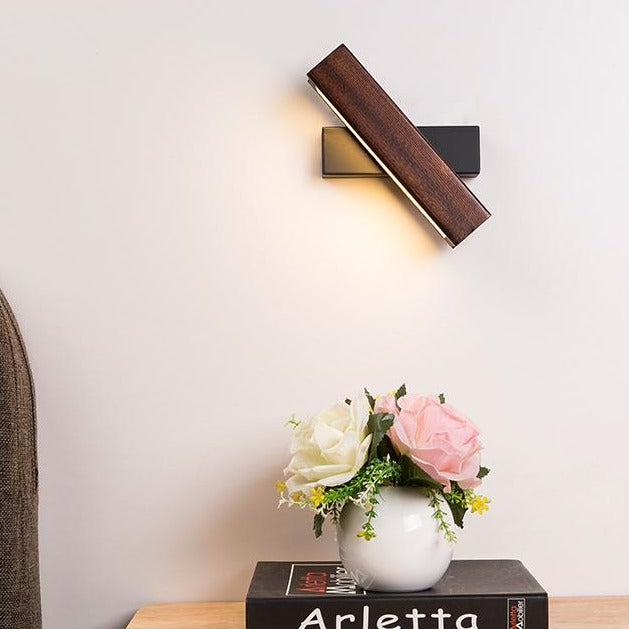 TimberTwist – Draaibare LED Wandlamp van Hout en IJzer