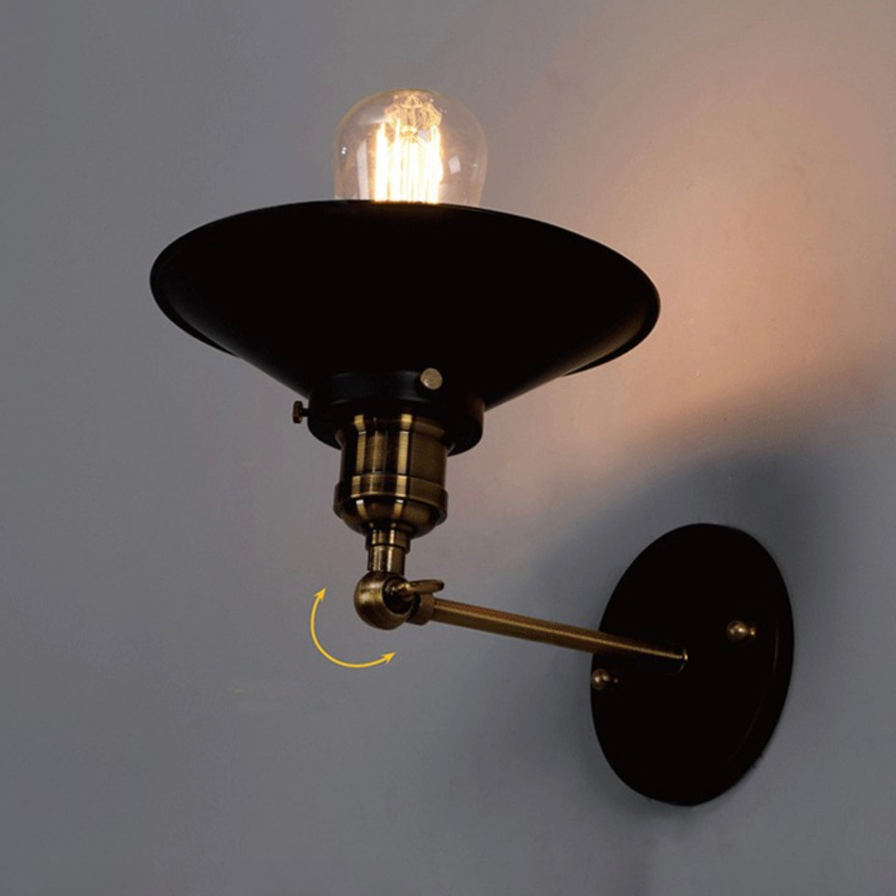 IndusNoir – Industriële wandlamp van zwart metaal
