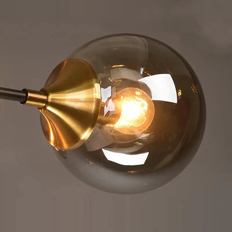 Virella | Glazen geblazen en metalen lamp – Europese stijl