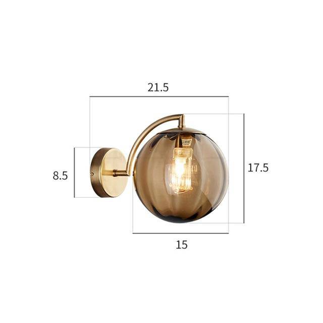 SconeChic – Gouden LED wandlamp met rookglasbol